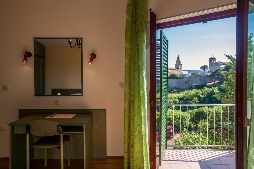 Apartments Delfin Krk Town Dış mekan fotoğraf